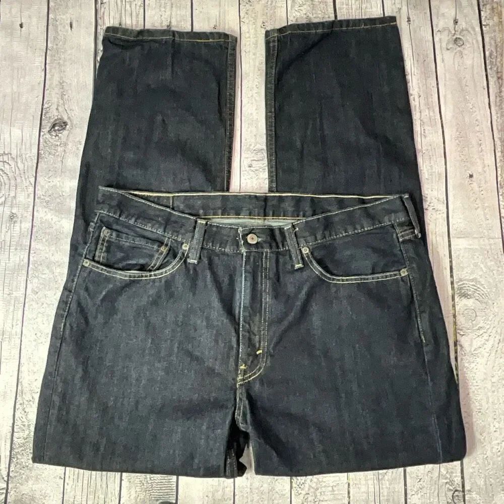 LEVI’S 514 Straight Leg Jeans